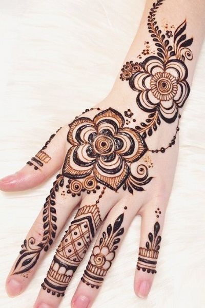 Simple Arab Back Mehndi Pattern