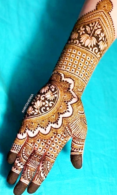 Stylish Mehndi With Lotus Flower And Intricate Design