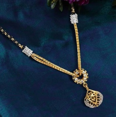 Stylish dangling secular shape mangalsutra pattern