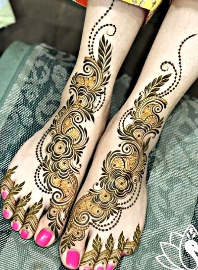 Unique Floral Single Diagonal Line Mehandi Pattern