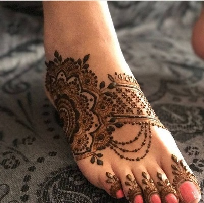 Bridal Feet Mehndi With Elegant Jewellery Pattern