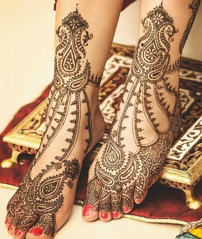 Change Style Engagement Mehndi Foot Design