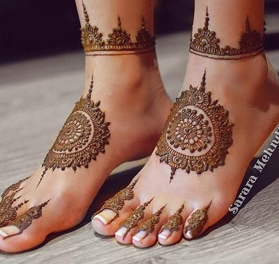 Circular Mehndi Design For Feet