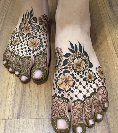 Floral Simple Beginner Mehndi For Leg