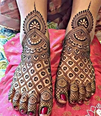 Foot Mehndi Design With Peacock Motif