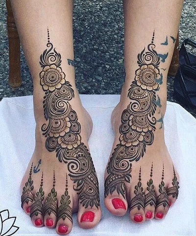 Foot Mehndi Design With Single Row