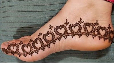 heart inspired mehndi pattern for bride