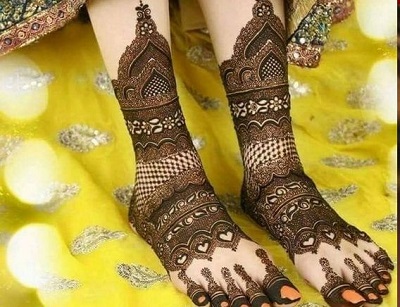 Intricate Arabic Bridal Foot Mehndi Design