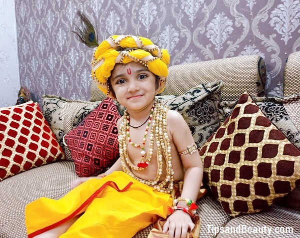 how to dress up baby krishna
