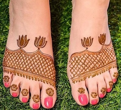 Lotus Flower Simple Bridal Leg Mehndi Design