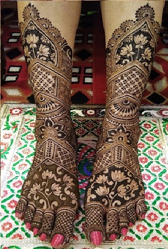 New Model Lotus Flower Build-In Mehndi Pattern For Feet