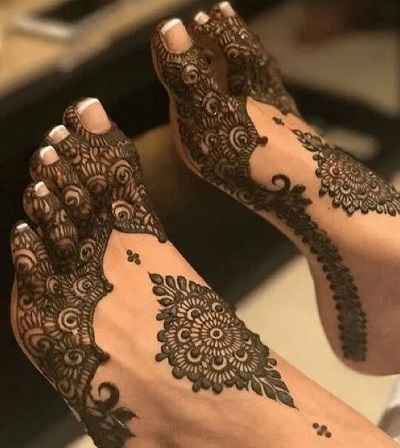 Simple And Easy Mehndi Design For Fee