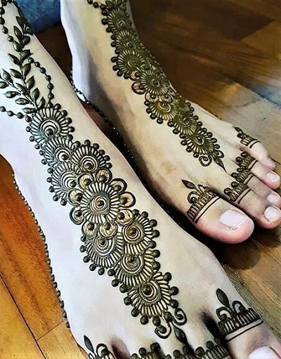 Simple Bail Style Foot Mehndi