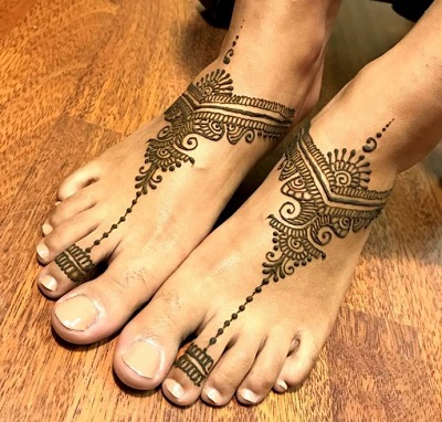Simple Toe Ring Inspired Foot Mehndi For Brides