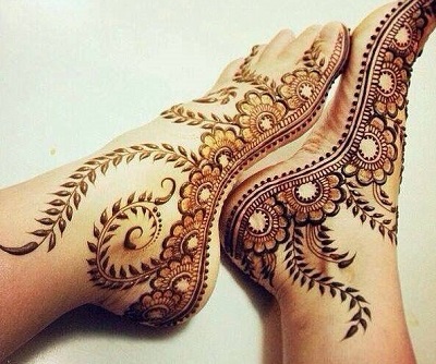 Stylish Circular Bail Mehndi For Feet