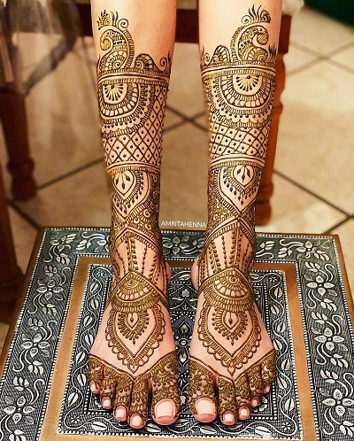 Stylish Extended Mehndi Design For Brides