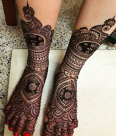 Stylish Peacock Mehndi Design For Brides