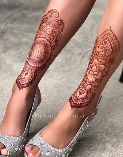 Unique Foot Mehndi Pattern For Brides