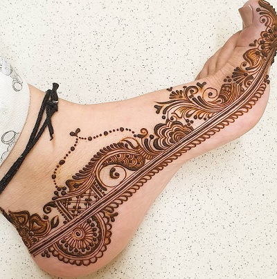 Very Beautiful Mehandi Design For Foot