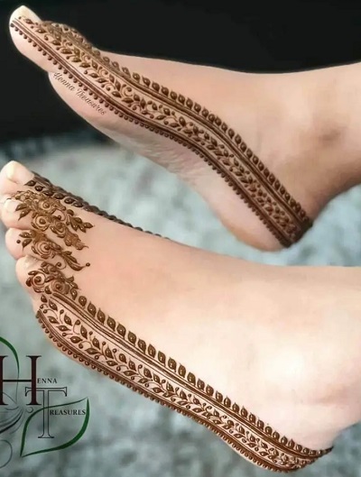 Very Elegant Straight Line Mehandi Forefeet For Brides