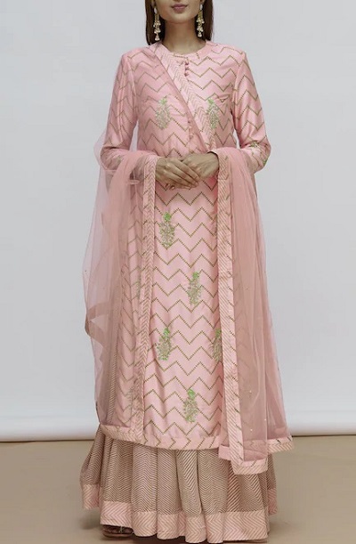 Long pink kurta with and dupatta style