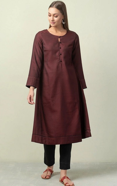 Loose maroon kurta with long sleeves and black trouser pants