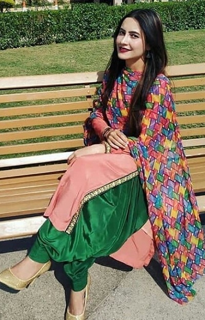 Heavy Dupatta with peach suit and green salwar