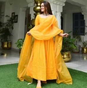 50 Latest Yellow Salwar Suit Designs for Weddings and Festivals (2022)