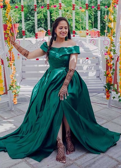 21 Uber Stylish Mehndi Outfits for all you Patakha Bridesmaids |  WeddingBazaar