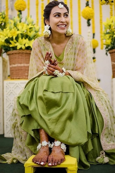 Mehndi dress for on sale bride