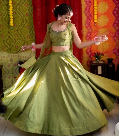 Simple And Elegant Green Mehndi Dress Design