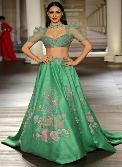 Simple Blouse Lehenga For Mehndi Function