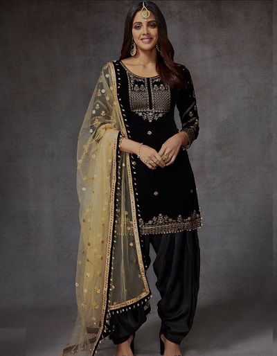 Beautiful Short Punjabi Style Salwar Suit With Golden Dupatta
