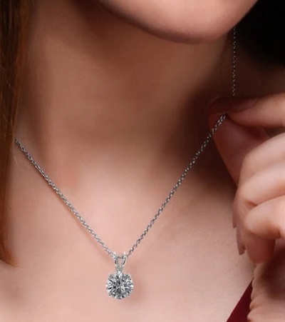 Simple Solitaire pendant and chain necklace for women