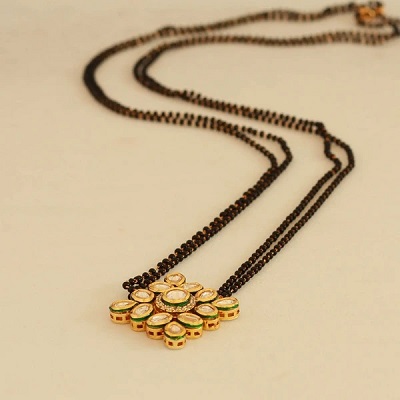 Simple long chain mangalsutra gold pattern