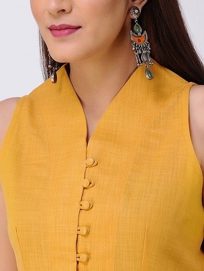 Sleeveless kurti with Centre buttons and V neck