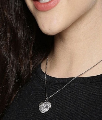 Heart Pendant With Thin Chain Style Ladies Jewelery