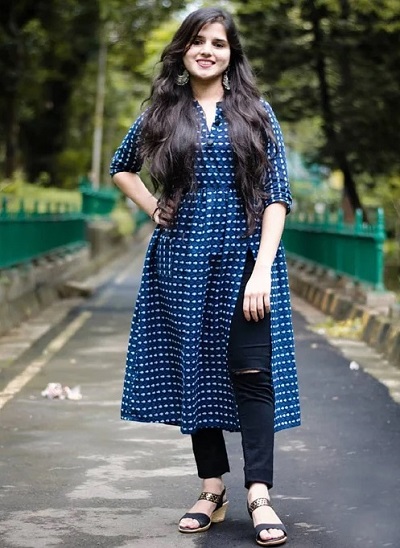 Blue side slit kurta with Black jeans combination