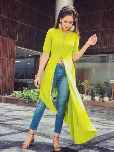 Lemon Green Centre Slit Long Kurta With Blue Jeans