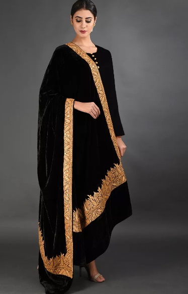 Black and gold velvet dupatta design