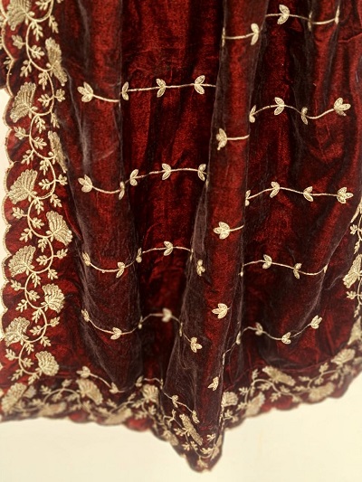 Heavily embellished gold and velvet red Dupatta pattern