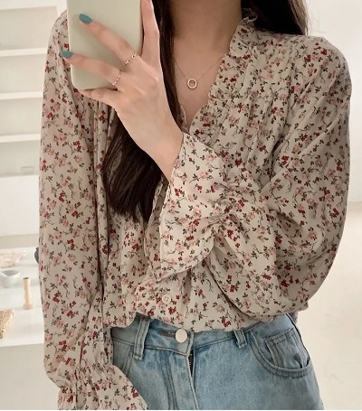 Delicate floral printed top for parties