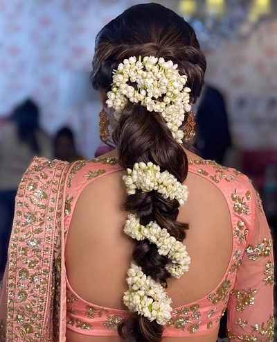 Traditional and Trendy Hairstyles to Try Out With Gajra and Mogra!