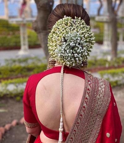 10 Gorgeous Gajra Hairstyles To Dazzle At Your Bestie's Wedding