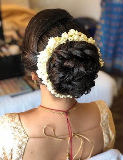 South Indian Bridal Jewellery  Gajra Hairstyle Open Hair  393x548 PNG  Download  PNGkit