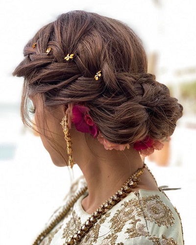 Loose bun hairstyle for lehenga and sarees