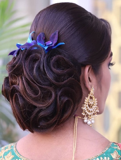 Discover more than 79 hairstyles suitable for kerala saree super hot -  ceg.edu.vn