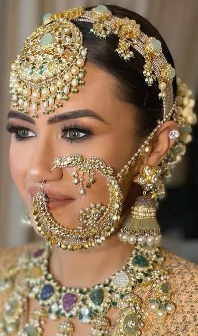 Extravagant Bridal Nath design