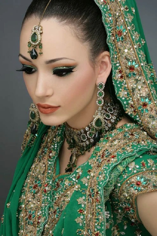 makeup ideas for green dress indian wear