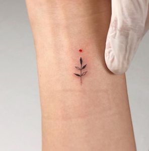 Latest 50 Wrist Tattoo Designs For Men and Women (2024) - Tips and Beauty